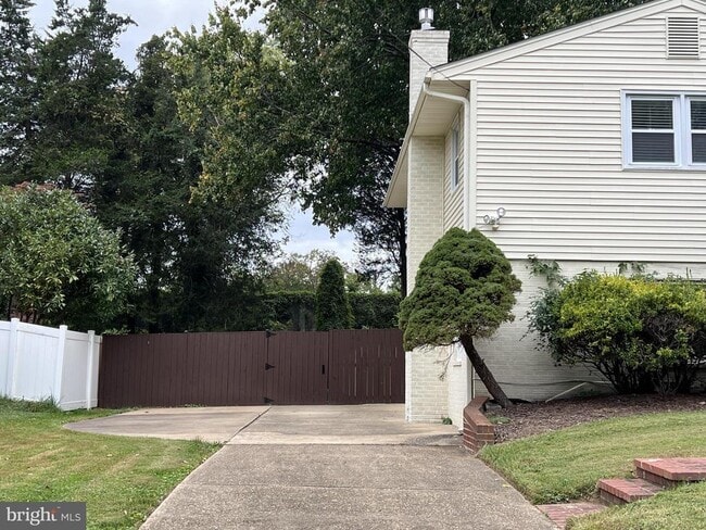 Building Photo - 1726 Baldwin Dr