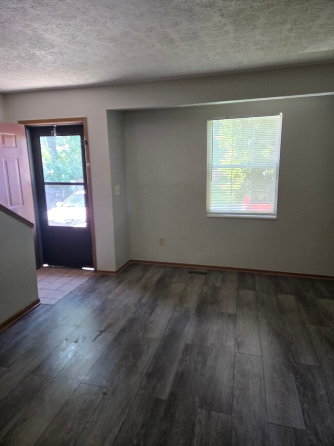 Building Photo - 2472 Carolina Ave
