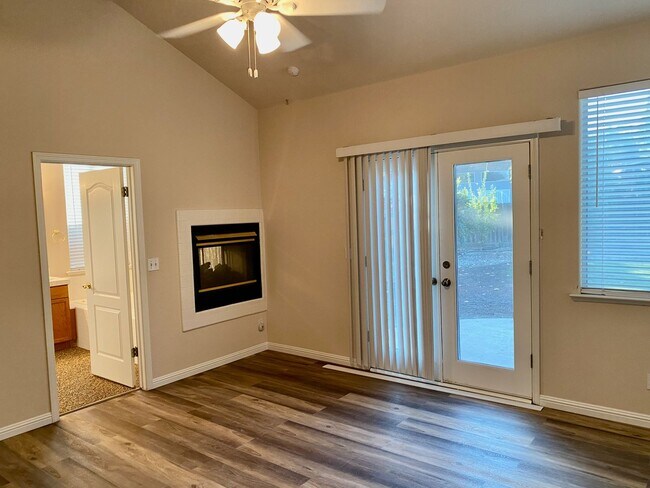 Building Photo - MOVE IN BONUS $300 Off, $2,495 Alluvial & ...