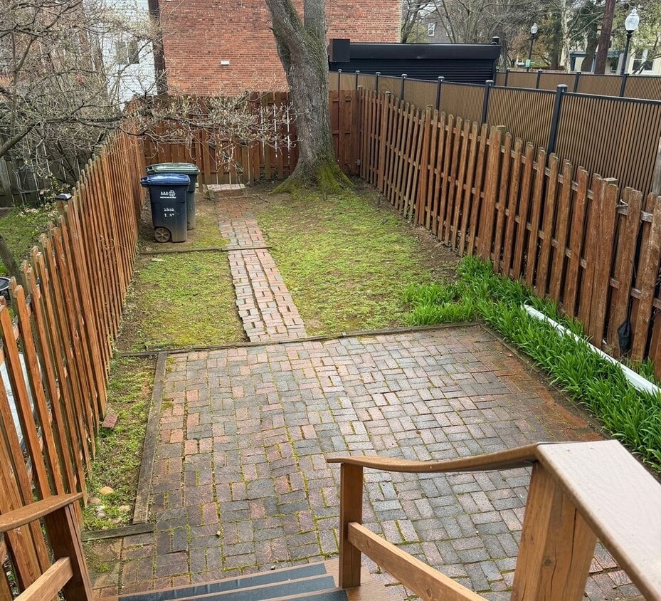 Foto del edificio - Coming Soon! Upper NW DC - Charming 2 bed + 1.5 baths - fenced yard + 1 parking space