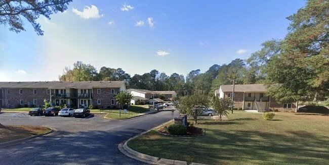 Building Photo - 611 Vanity Fair Ave