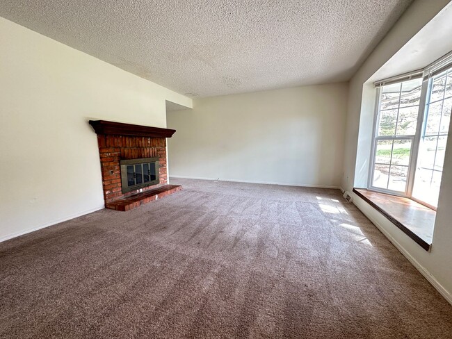Building Photo - Charming 3 Bedroom, 2.5 Bathroom in Bear V...