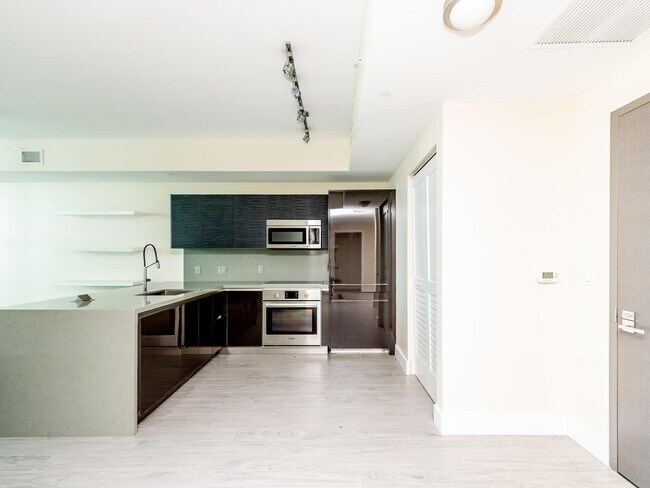 Building Photo - 1080 Brickell Ave