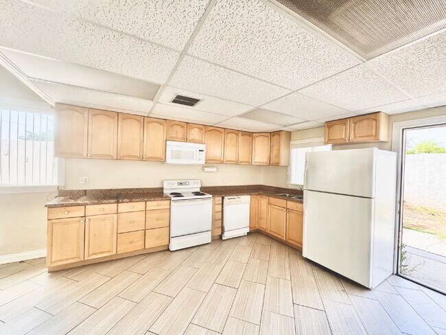 Foto del edificio - 2-bedroom, 2-bathroom Home Nestled in the ...