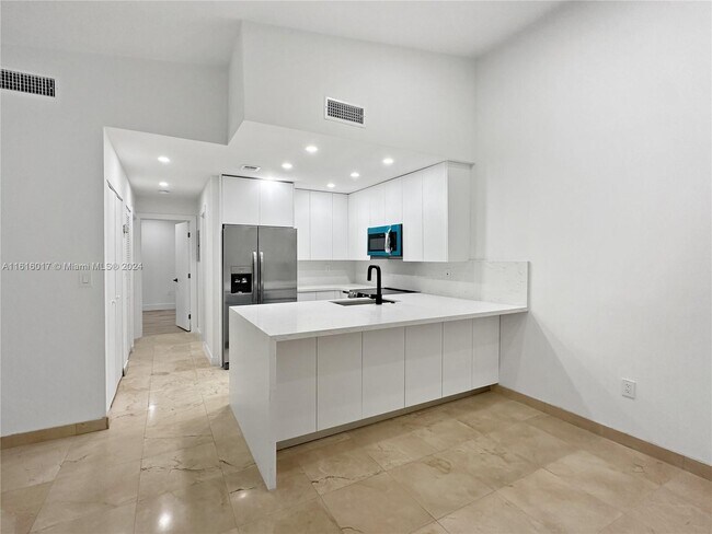 Building Photo - 8811 SW 123rd Ct
