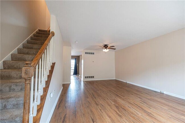 Foto del edificio - 222 Castle Creek Dr