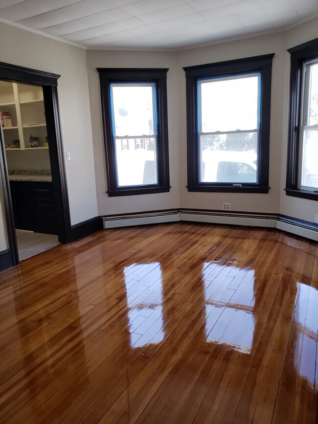 Foto del edificio - 654 Western Ave