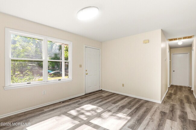 Building Photo - 1305 Marshall St