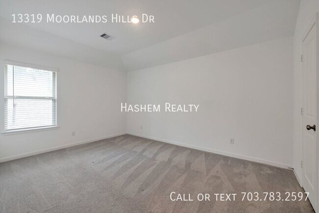 Building Photo - Welcome to your dream home!