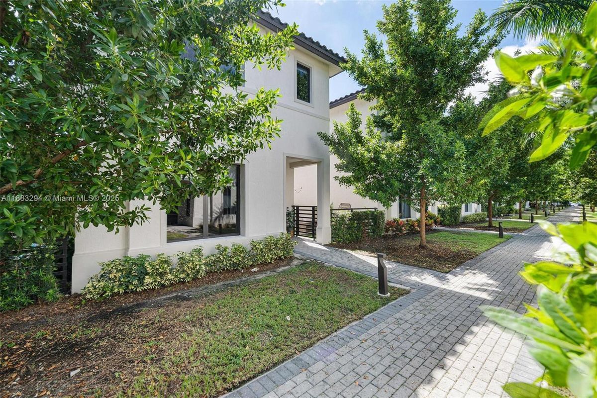Foto del edificio - 4408 NW 80th Ave
