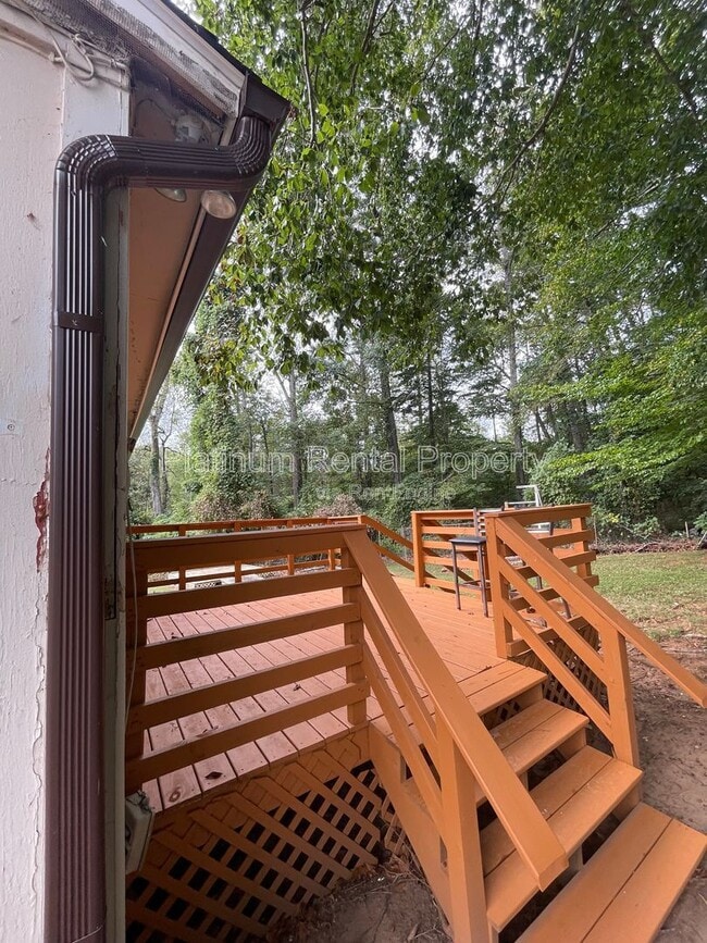 Building Photo - 2398 Swallow Cir SE