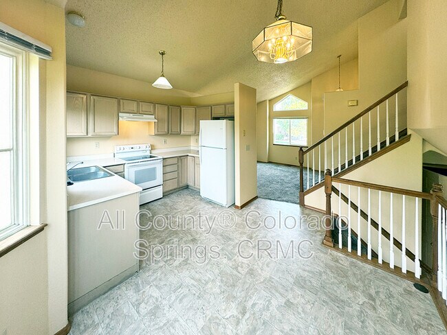 Building Photo - 759 Descendant Dr