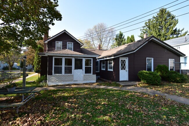 Foto del edificio - 321 W Columbia St