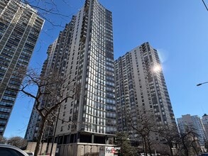 Building Photo - 5701 N Sheridan Rd