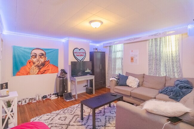 Building Photo - 135 Orleans St