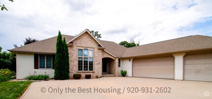 Building Photo - N9429 Rosebud Ln