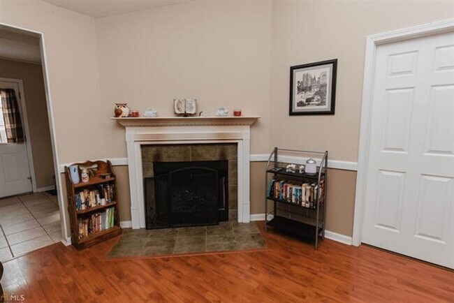 Foto del edificio - 3 Bedroom 2 bath 2 Car-Garage in Senoia, GA