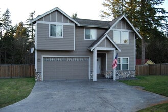 Building Photo - 1847 Redwood Dr