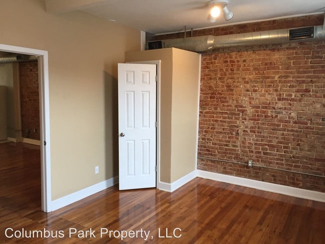 Building Photo - 570 Gillis St