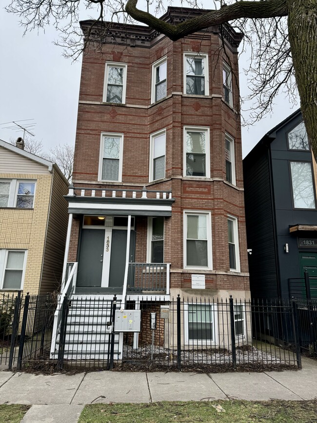 Foto del edificio - 1833 N Sawyer Ave