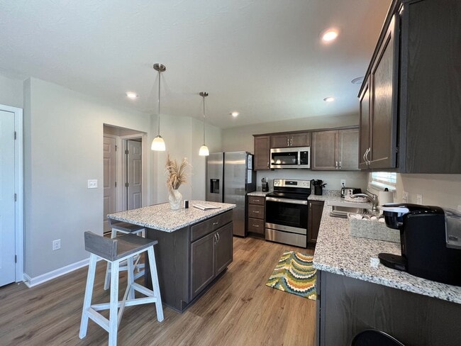 Building Photo - 7876 Ellington Ct