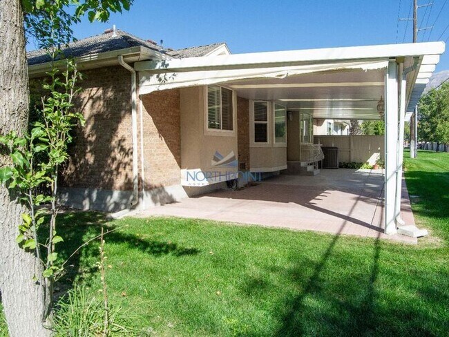 Foto del edificio - 107 Woodside Dr