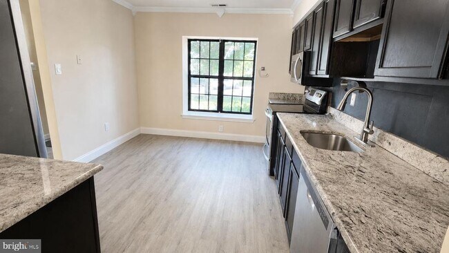 Building Photo - 224 Crown Prince Dr