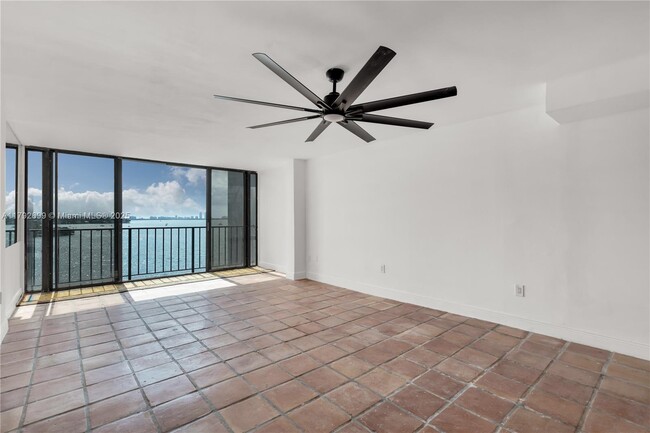 Foto del edificio - 7899 NE Bayshore Ct