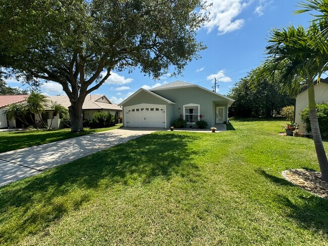 Building Photo - 710 Flora Linda Dr