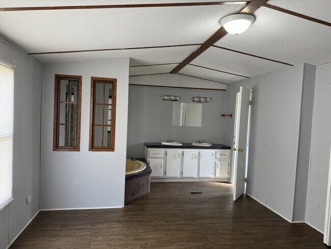 Foto del edificio - 10924 County Line Rd