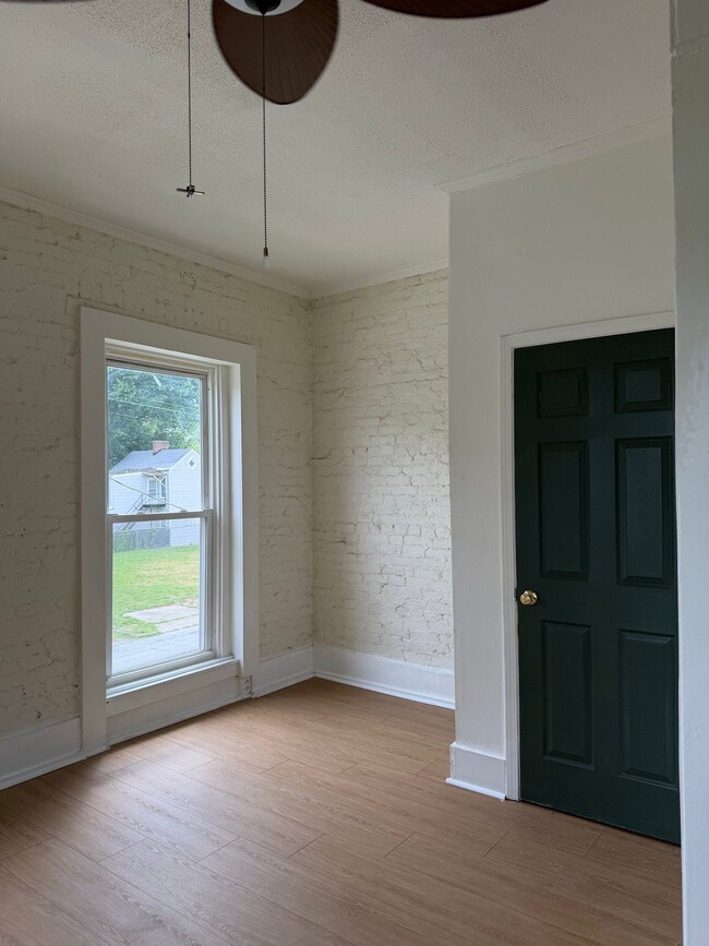 Building Photo - 2429 Griffiths Ave