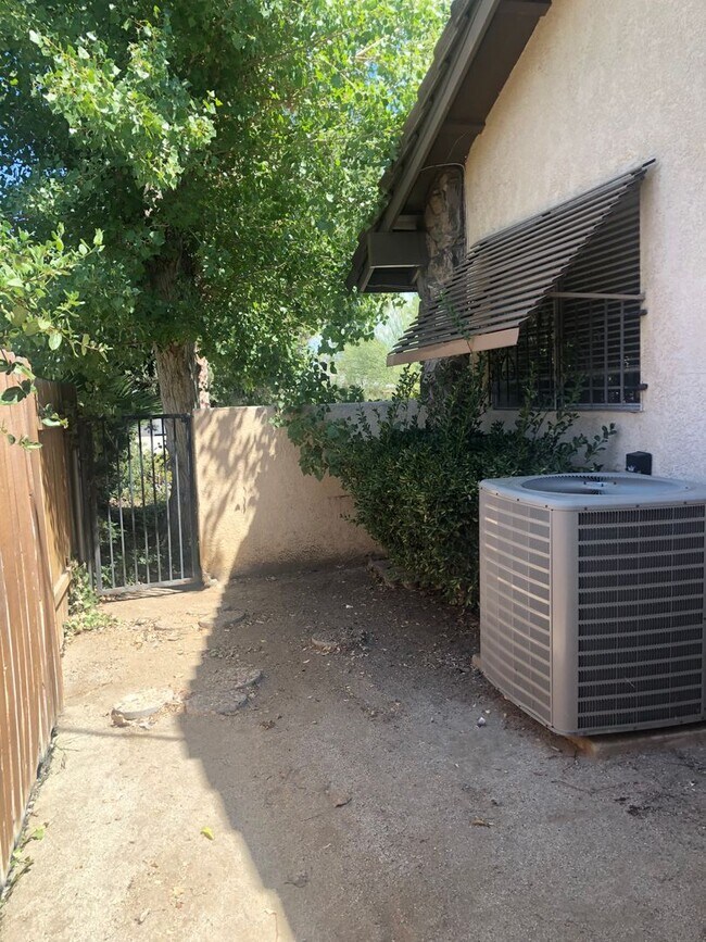 Building Photo - Home for rent in Canyon Crest!