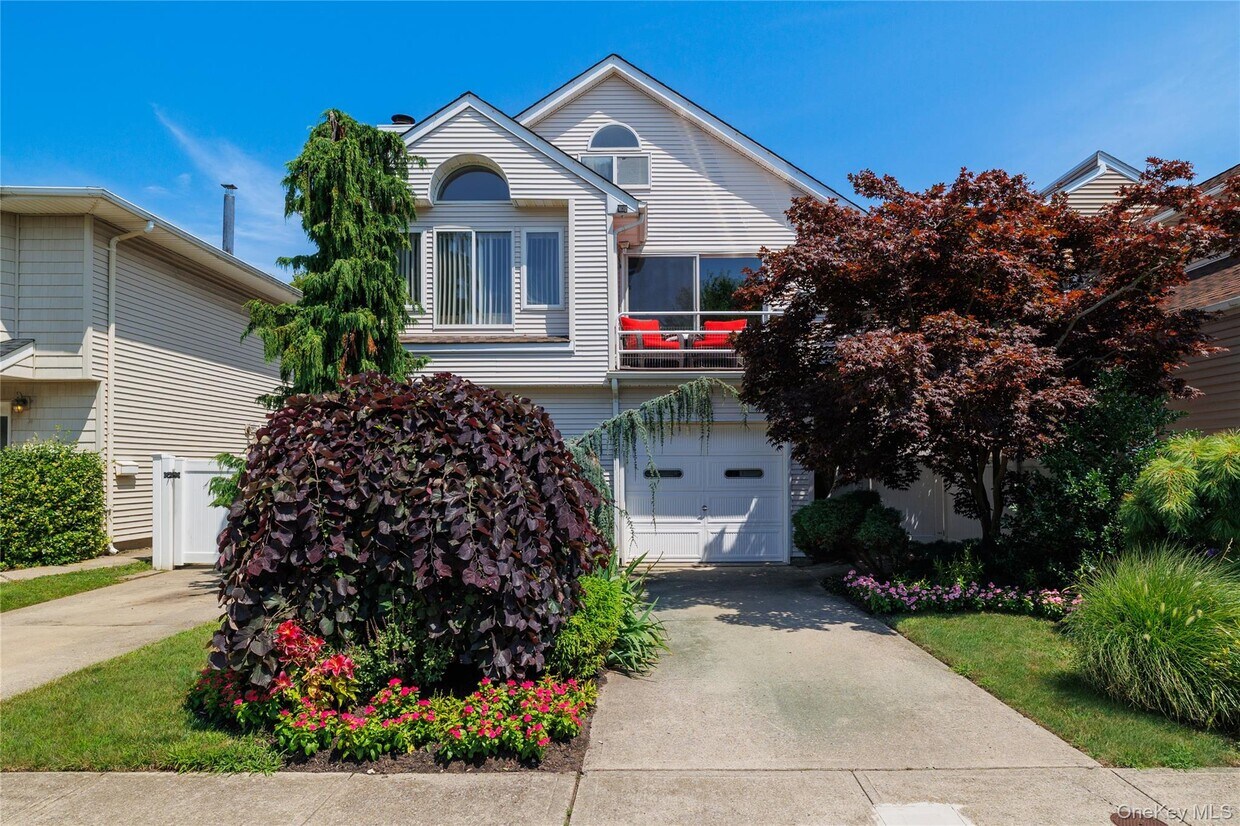 Foto principal - 459 E Pine St