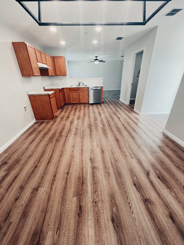 Foto del edificio - 243 Meadowcrest Dr