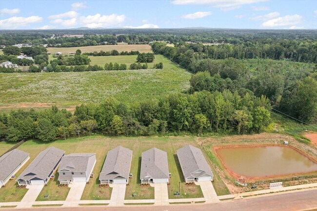 Foto del edificio - New 3BR Home in Whispering Woods – East Athens Rental