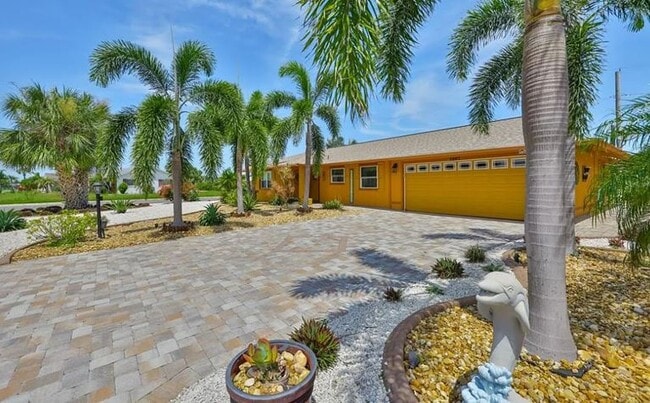 Building Photo - 1801 El Rio Dr