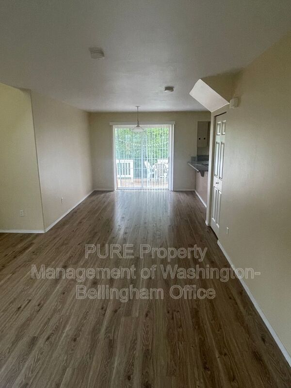 Foto del edificio - 1384 Undine St