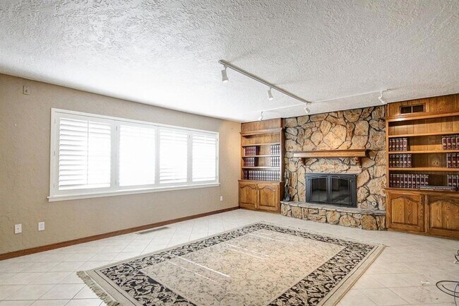 Foto del edificio - 805 Willow Ln