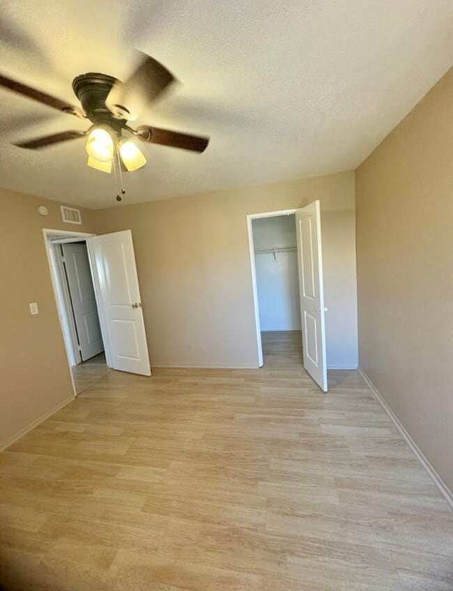 Habitación de invitados - 1745 Neil Armstrong St