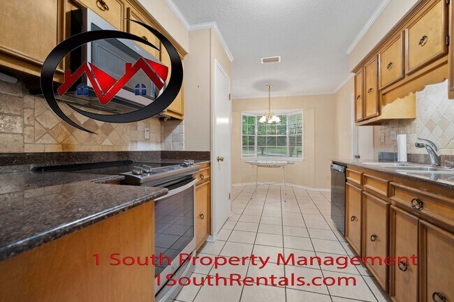 Building Photo - 2205 Woodhillcrest Dr