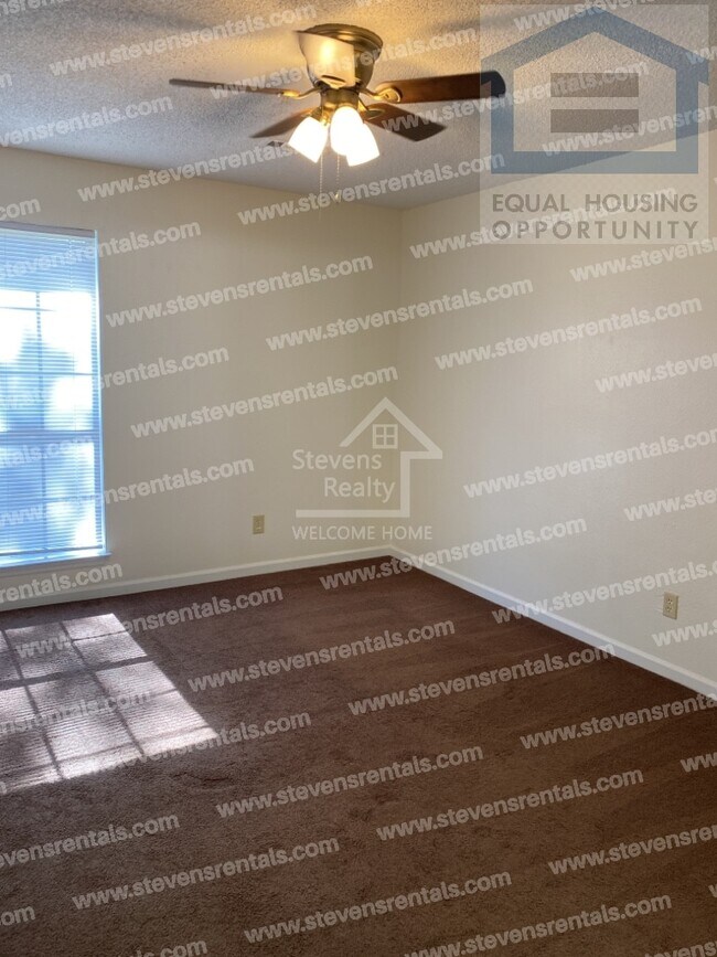 Building Photo - 457 Oriole Dr