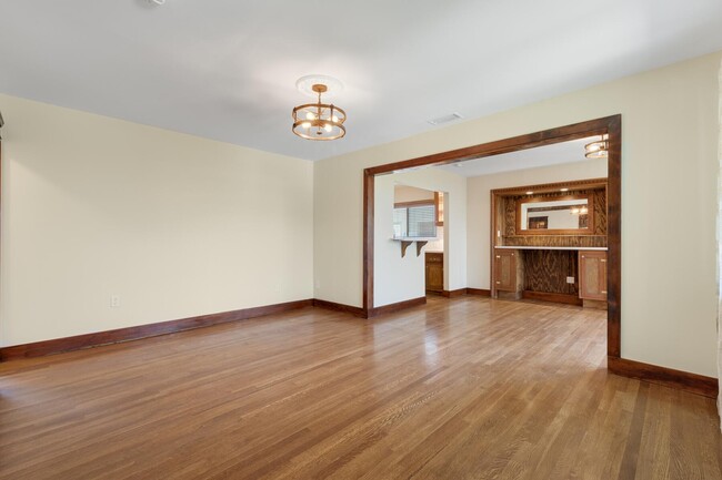 Living & Dining - 1168 N Westmoreland Ave