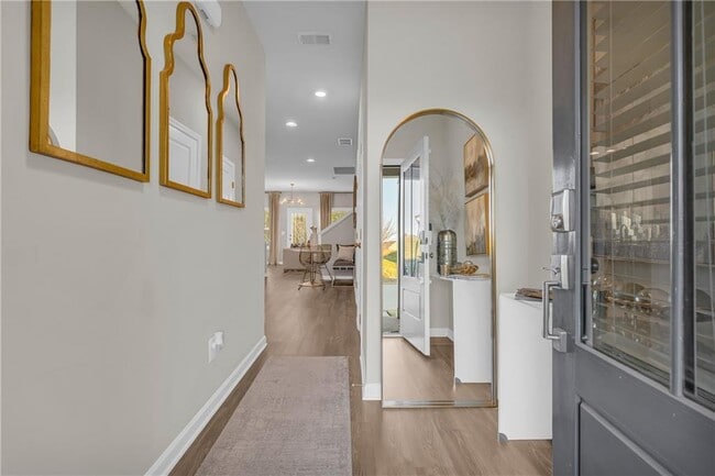 Building Photo - 1959 Hidden Hts