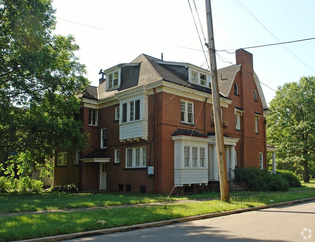 Building Photo - 212 Broadway St