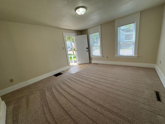 Building Photo - I Can See Clearly Now: Spacious 2 Bed, 1 B...