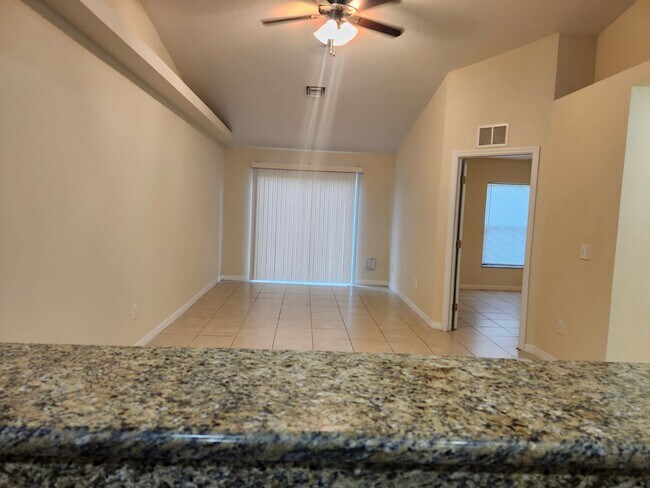 Foto del edificio - Nice, Clean 3 Bedroom, 2 Bathroom Duplex w...