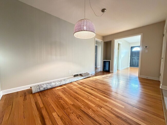 Foto del edificio - The 3 Bedroom In St. Matthews You've Been Looking For!