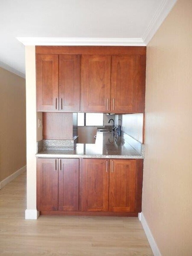Foto del edificio - Pearl Horizon Split-Level Townhouse 2 bedrooms, 1.5 bath with 2 parking stalls
