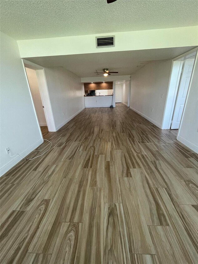 3636 Whitehall Dr Unit 305, West Palm Beach, FL 33401 Condo for Rent