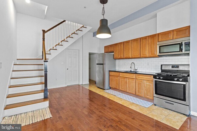Building Photo - 1701 S 19th St